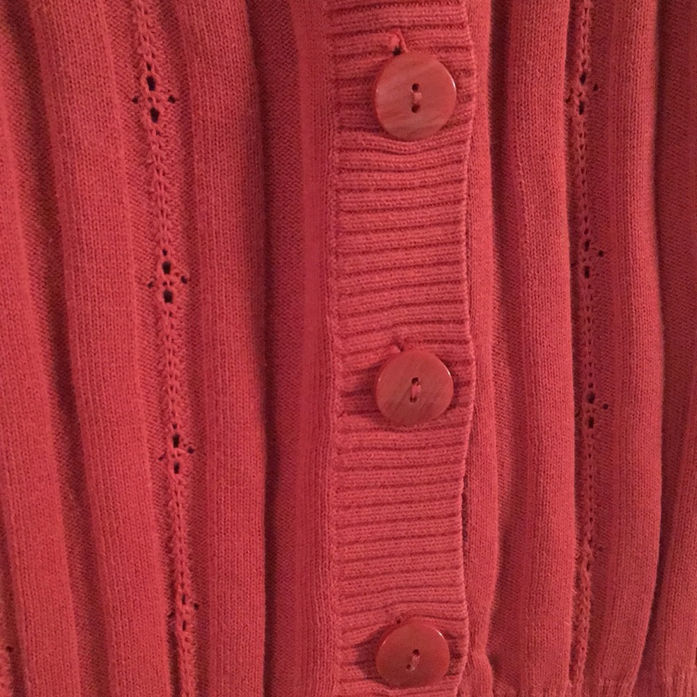 Red v-neck sweater - Picture 2 of 3
